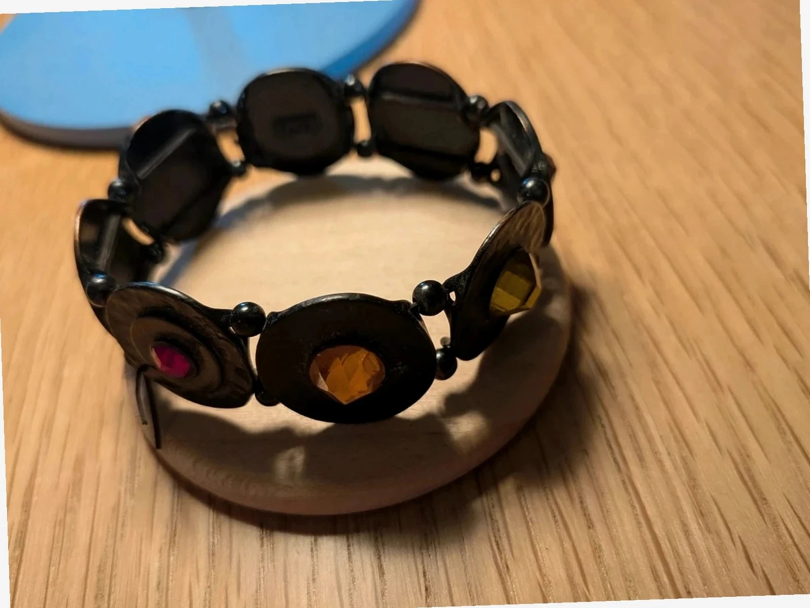 Pulsera de fantasía negra de metal + piedras multicolores superba – photo 2